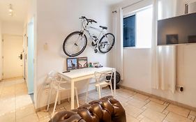 Comfortable Gonzaga Apartament - Em 1 minuto a pé tá na PRAIA Gonzaga em Santos e no Shopping Balneário, 2 ar-condicionados, portaria 24 horas, elevador, 1 vaga carro Gratís, wi-fi Grátis, enxoval Gratuito, PRAIA Santos Gonzaga, Bicicleta disponí